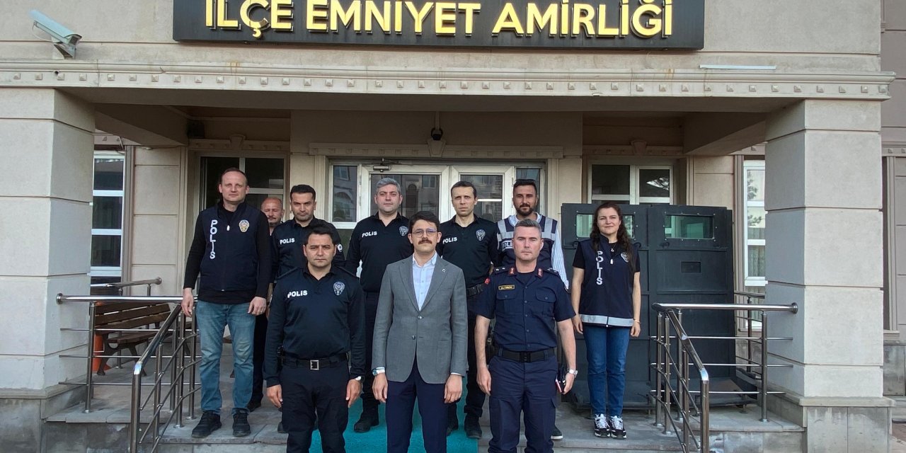 Ulaş Kaymakamı Eskimez, görev başındaki personelle bayramlaştı