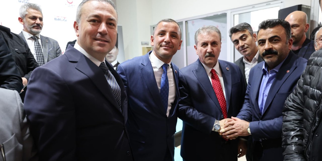 Sivas'ın çalışkan muhtarı İsmet Yıldırım takdir topluyor