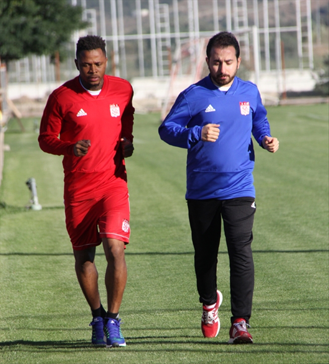 ZORO TAKIMDAN AYRI ÇALIŞIYOR