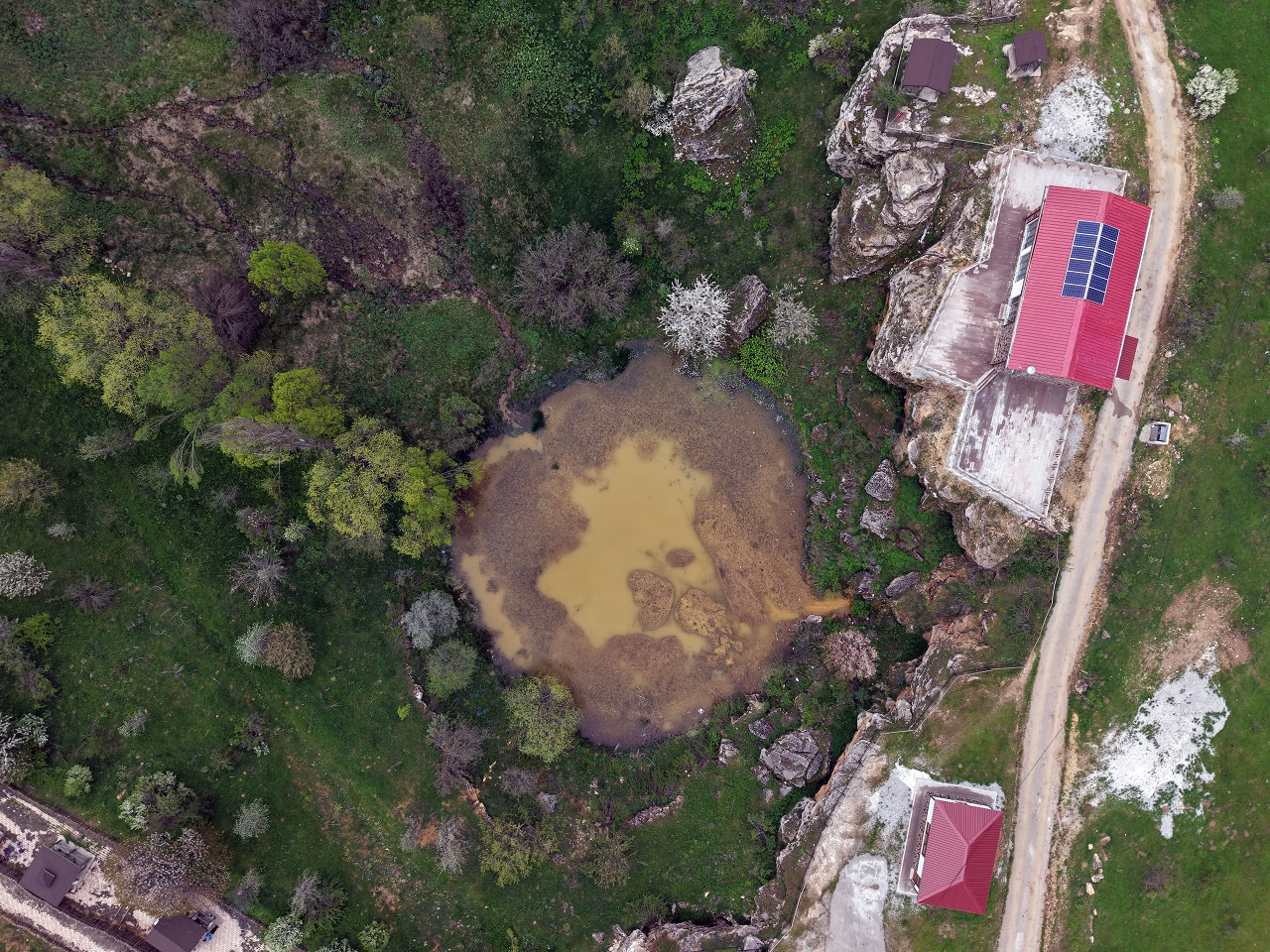 Sivas’ta göl sarardı şelale altın rengine döndü