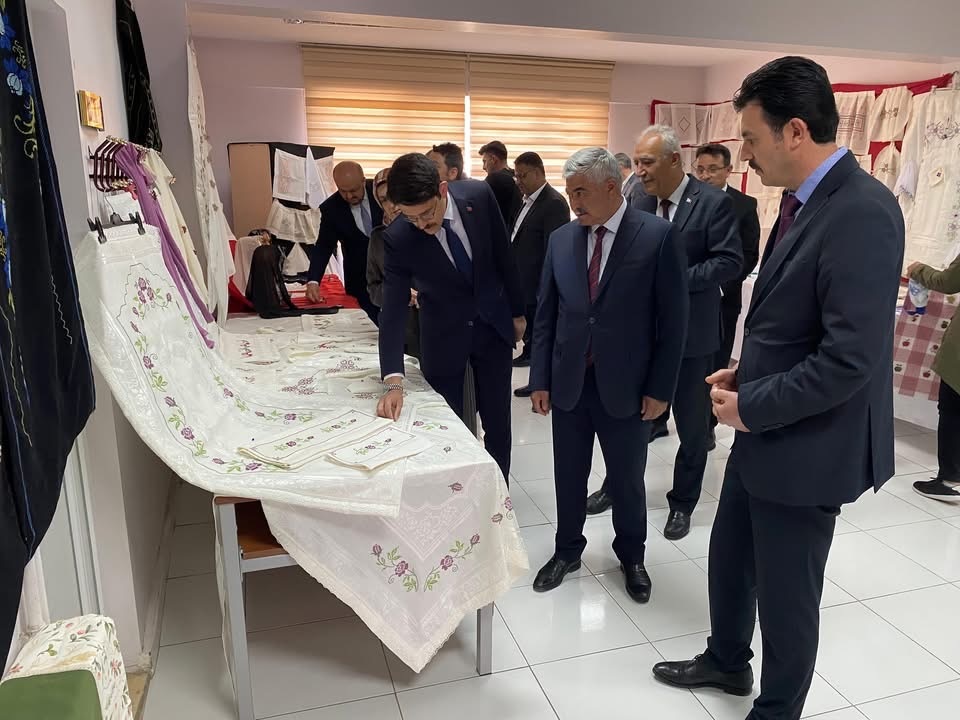 Sivas'ta kadın kursiyerlerin eserleri beğeni topladı