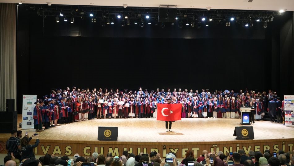 Fen Fakültesi’nde mezuniyet coşkusu