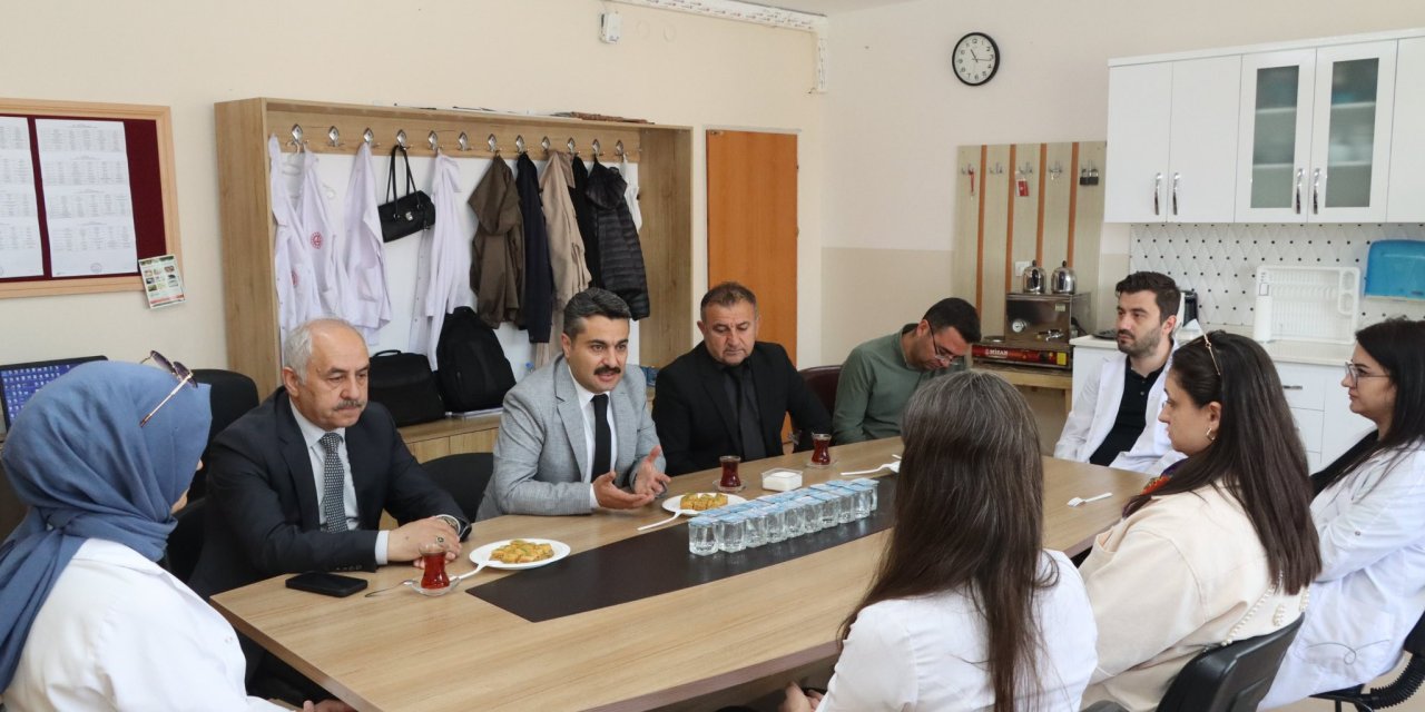 Sivas Milli Eğitim Müdürü Erdoğan öğretmenlerin taleplerini dinledi
