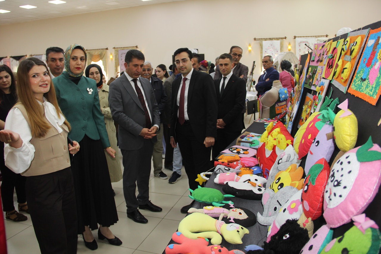 Zara'da kursiyerler sergi açtı