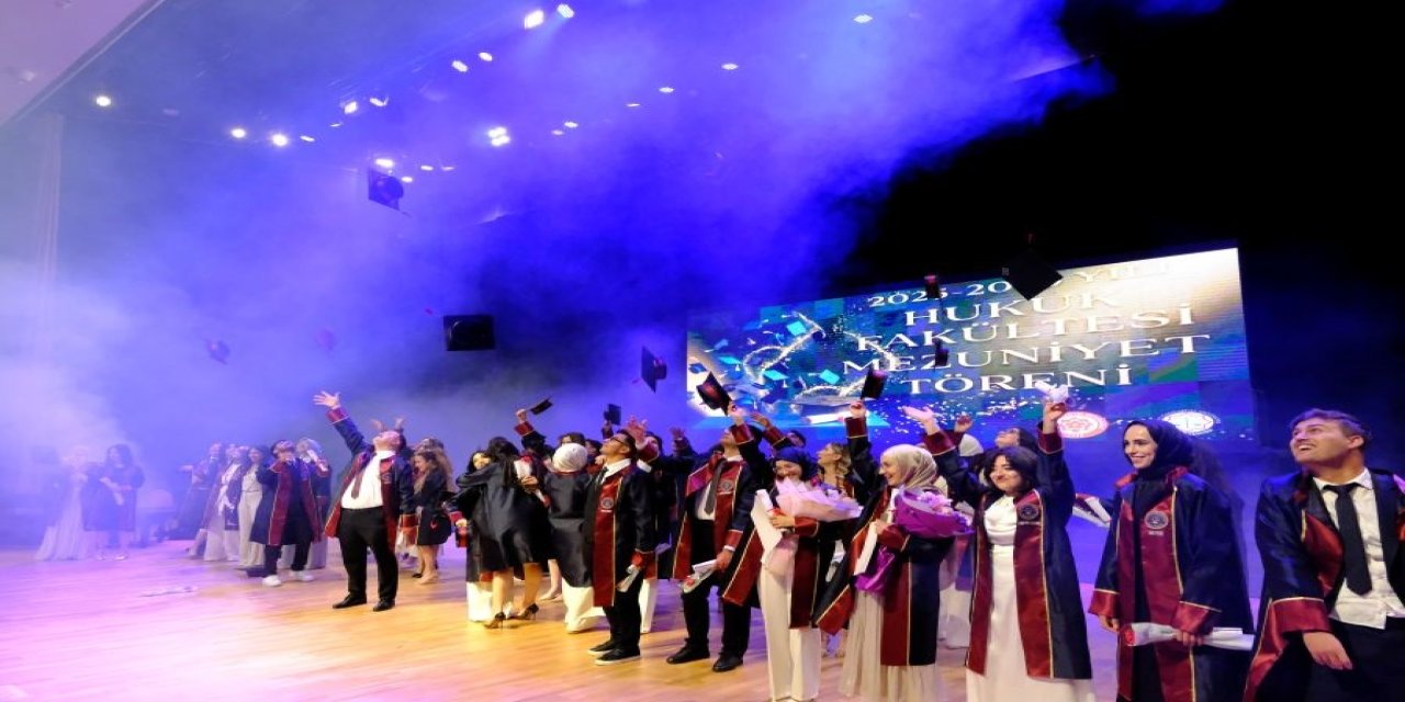 Sivas’ta hukuk fakültesi ilk mezunlarını verdi