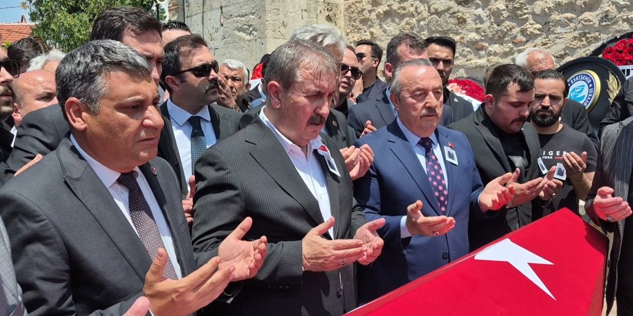 Destici'nin vefat eden ağabeyi toprağa verildi