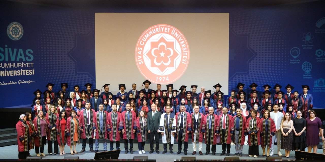 Sivas'ta öğrencilerin mezuniyet coşkusu