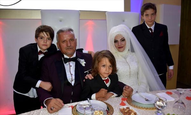SURİYELİ GELİN, 13 YIL SONRA DÜĞÜN HEYECANI YAŞADI