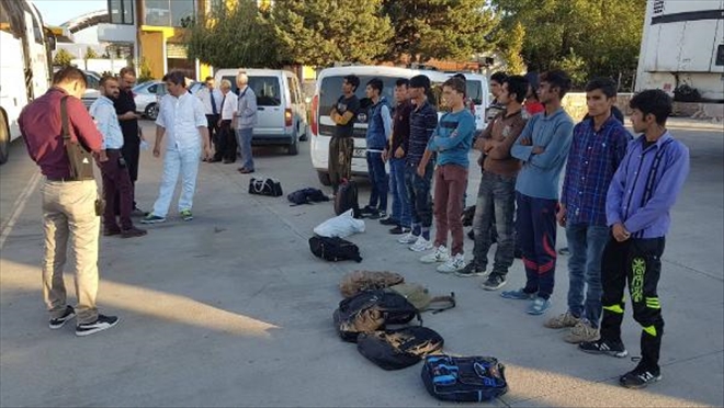 YOLCU OTOBÜSÜNDE 22 KAÇAK AFGAN YAKALANDI