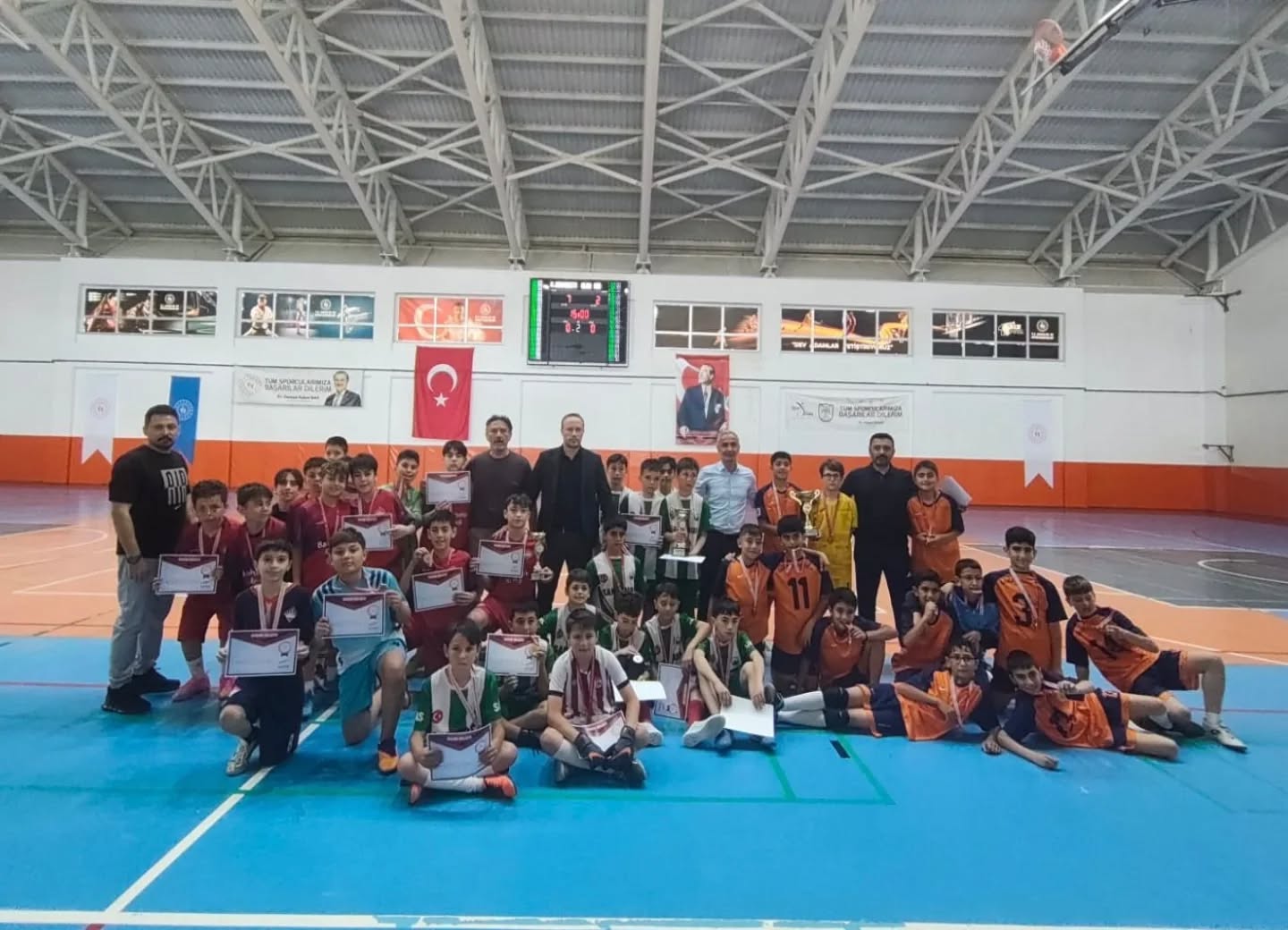Sivas’ta futsal heyecanı kupa töreniyle sona erdi