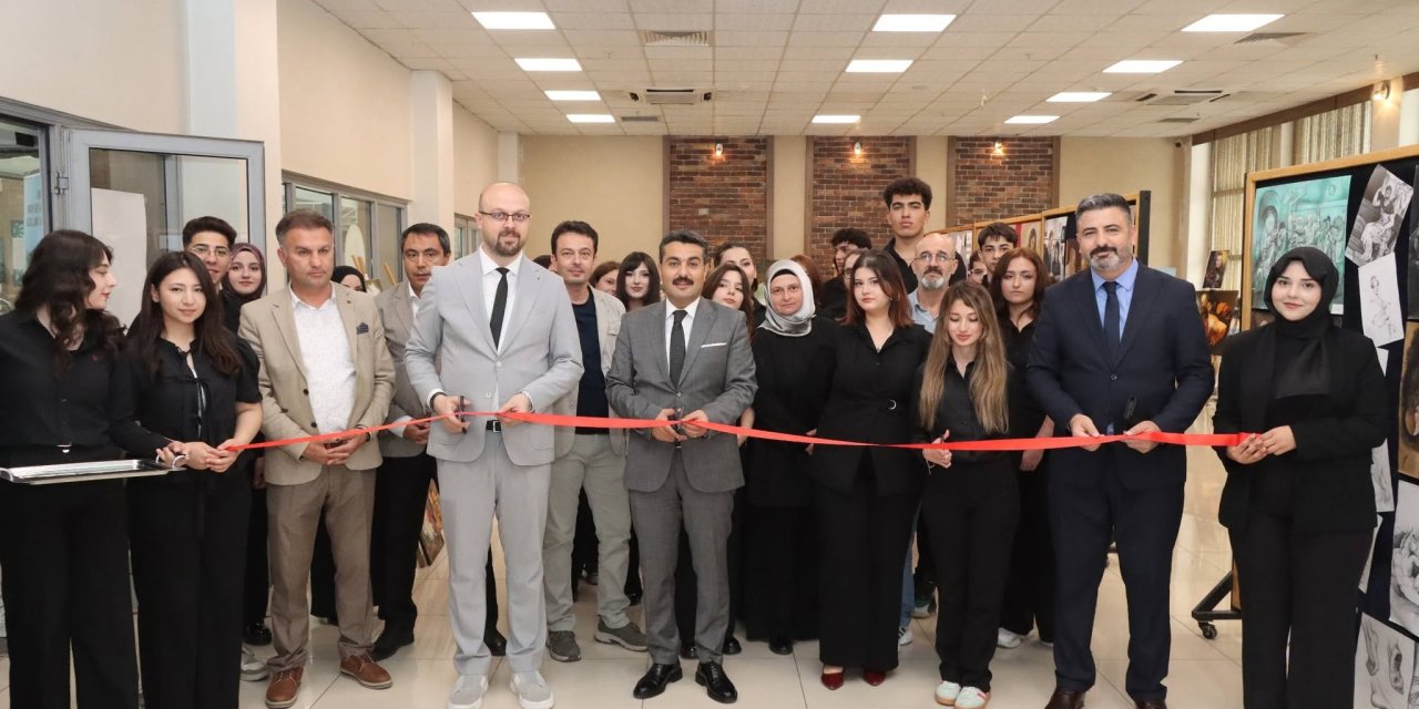 Sivas'ta öğrencilerden mezuniyet sergisi