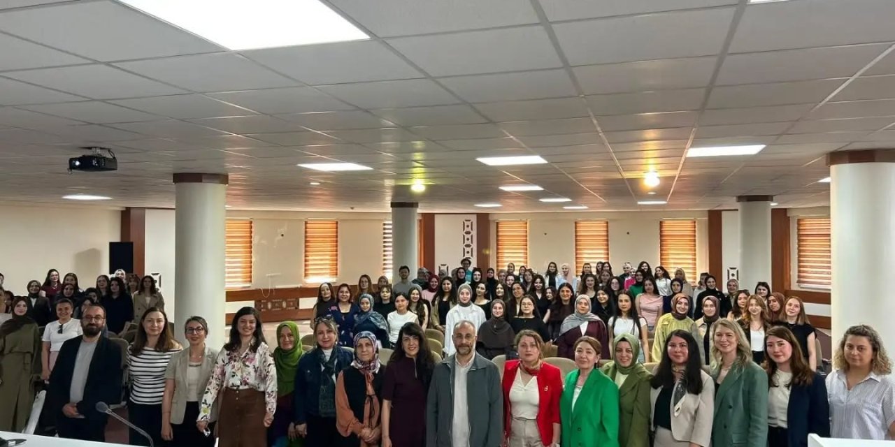 SCÜ'de diyetisyenlik mesleği ele alındı