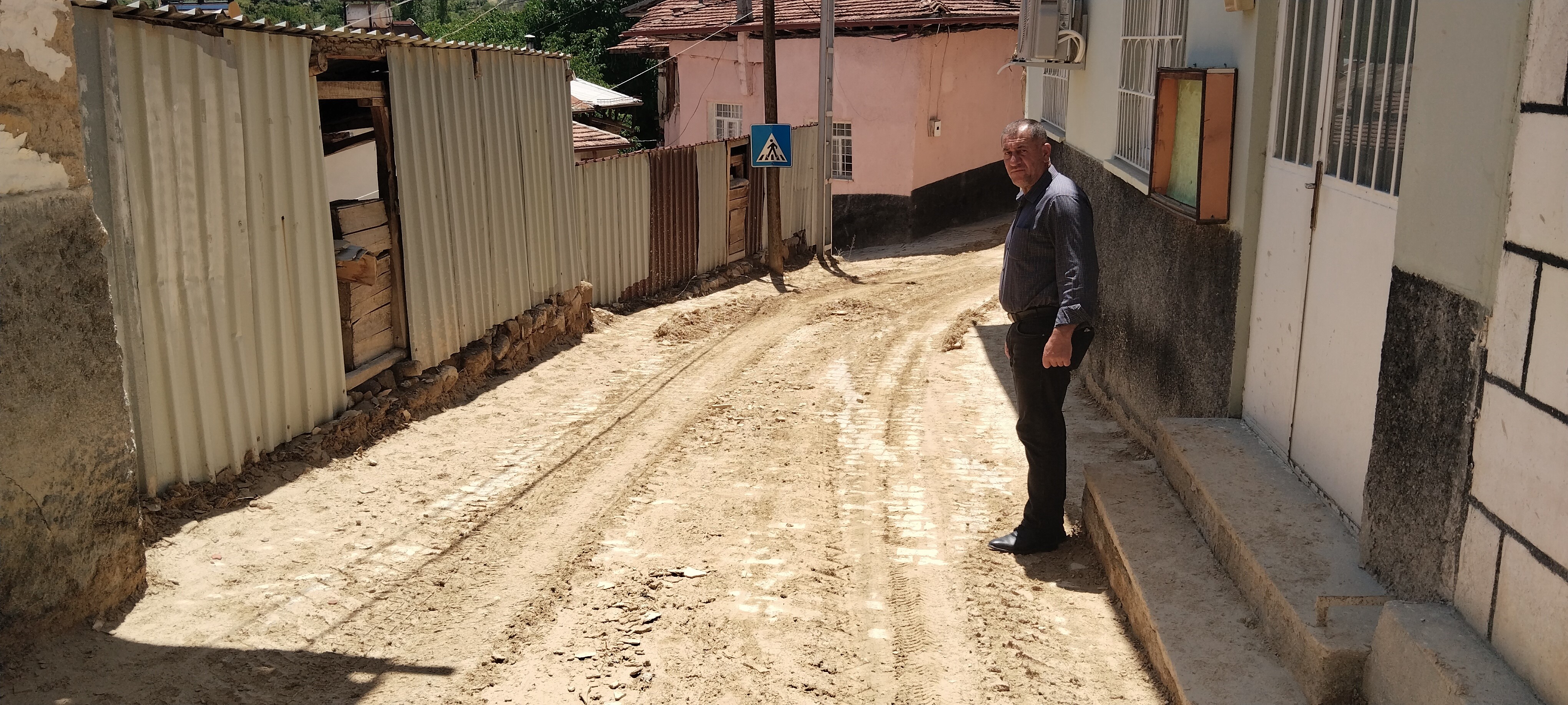 Sivas'ta köy çamura teslim oldu