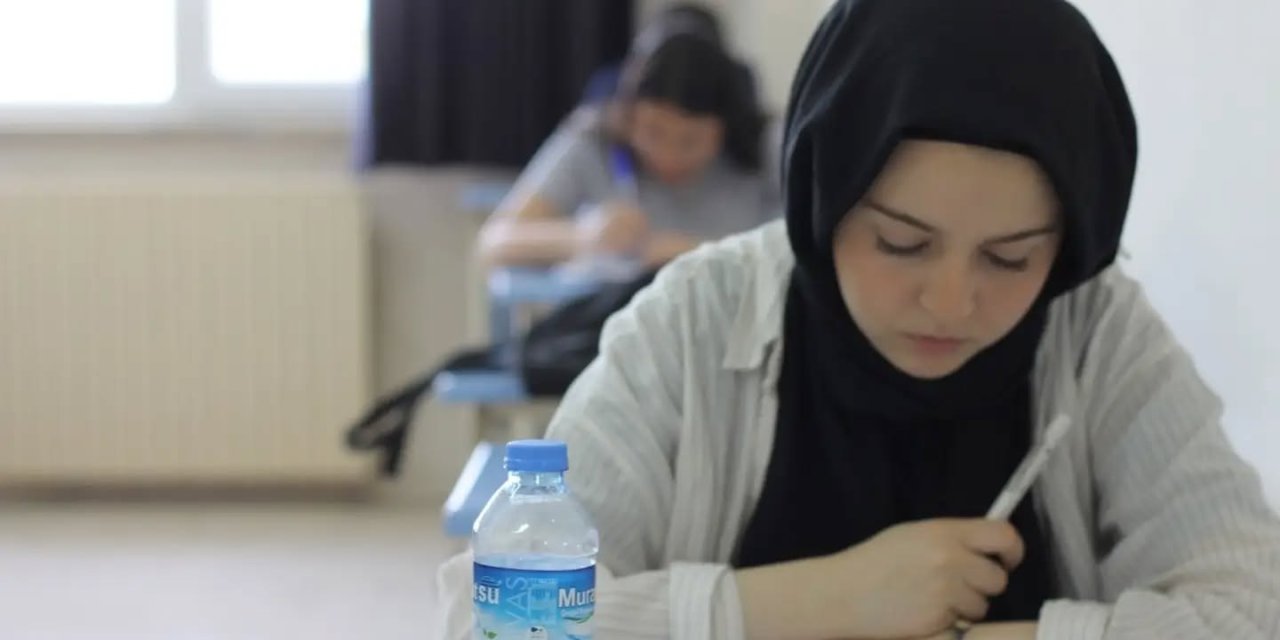 SCÜ'de DELF sınavı için ter döküldü
