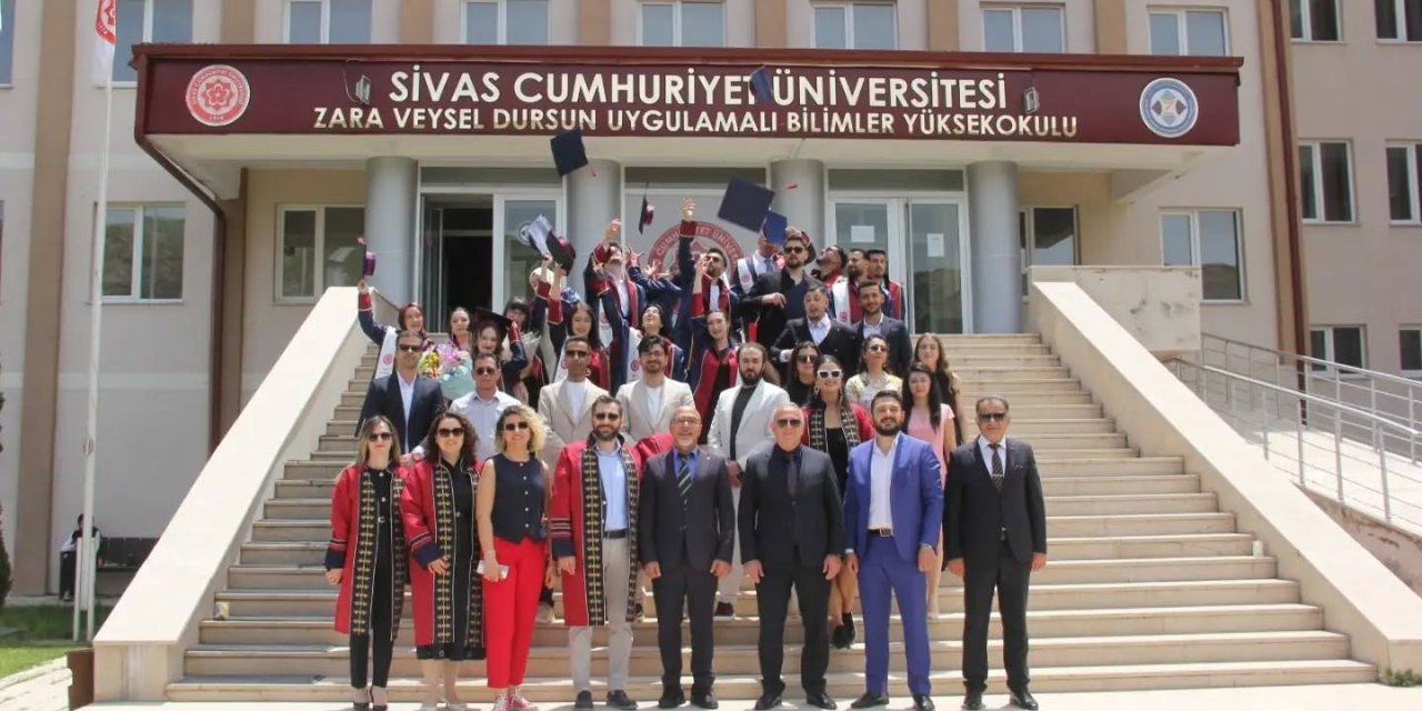 Sivas'ta öğrenciler geleceğe kep attı