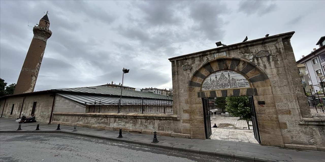 Sivas Ulu Camii'nde restorasyon sürüyor