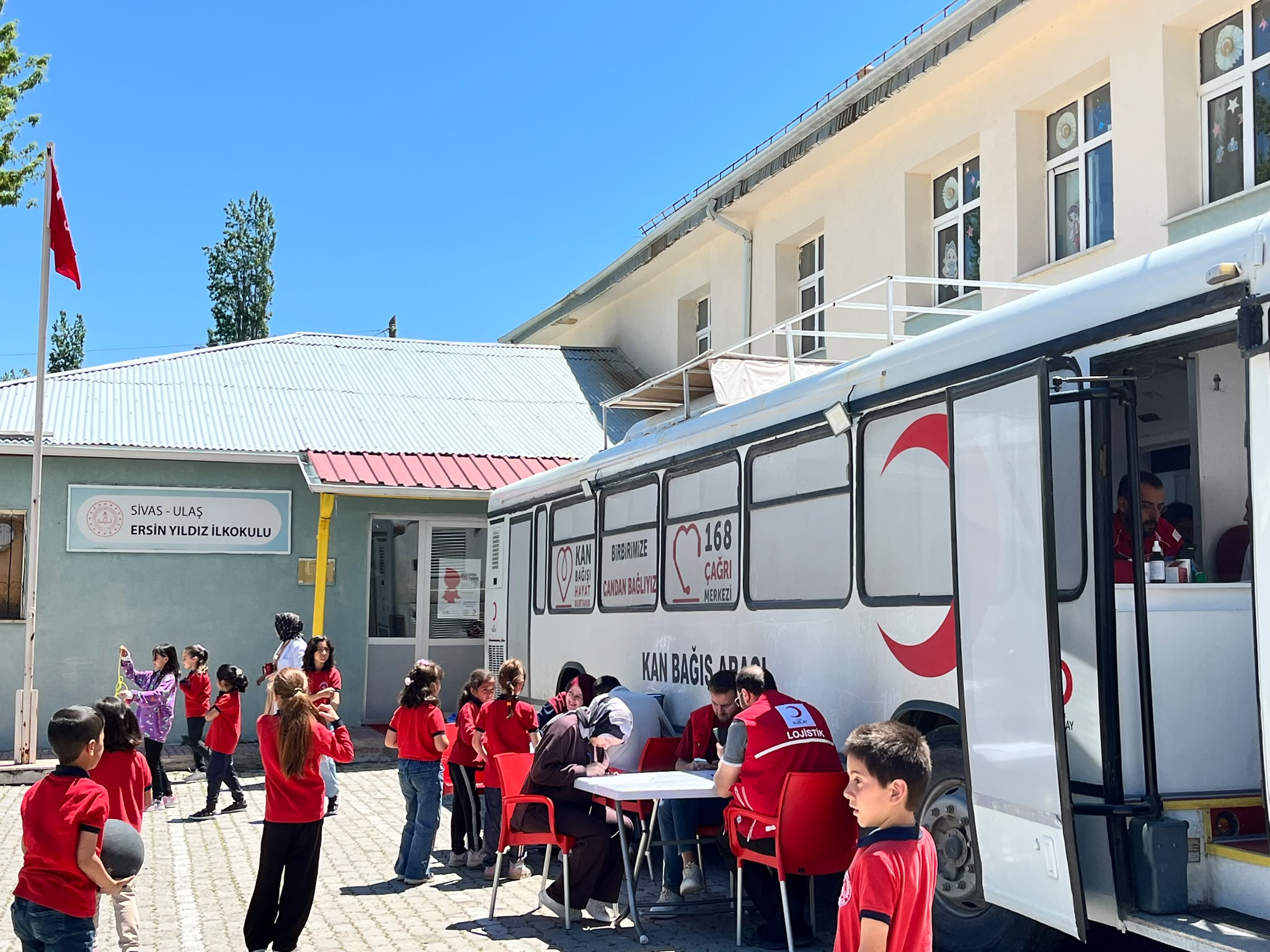Veliler ve öğretmenler kan bağışında bulundu