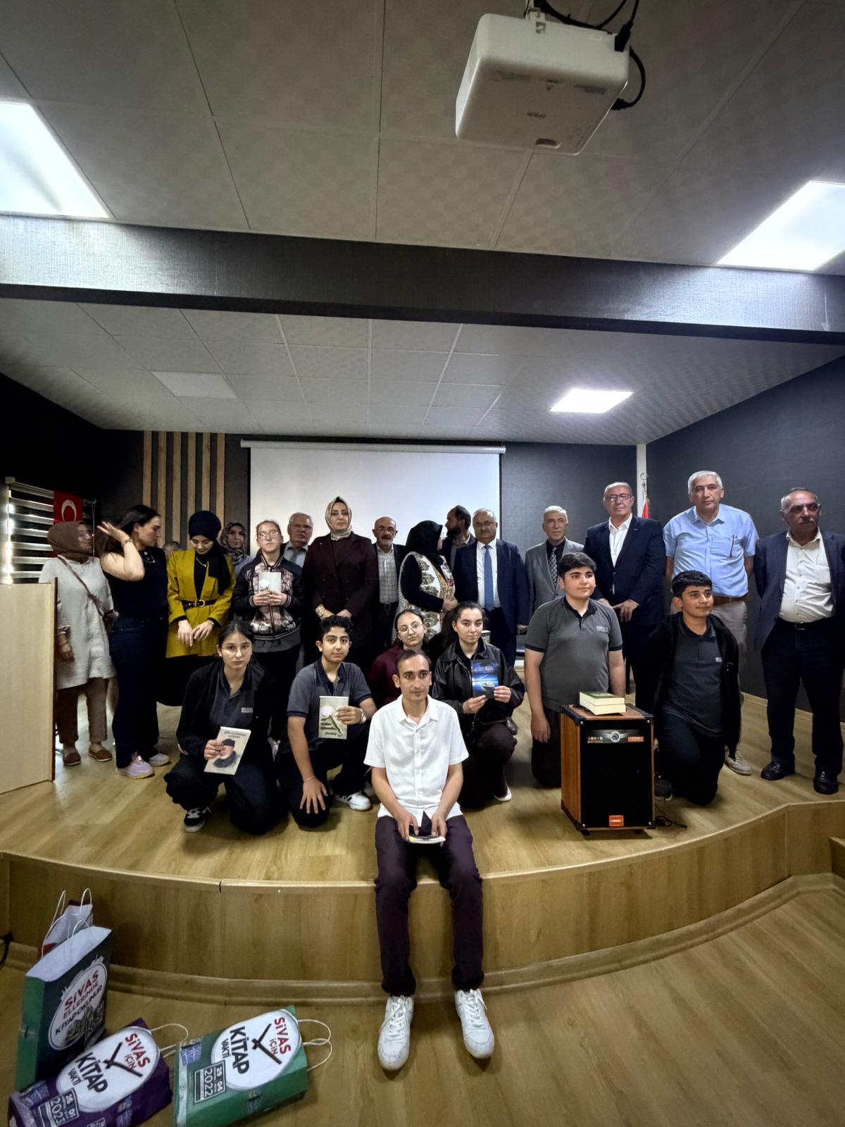 Sivas’ta ozanlar ve şairler gençlerle buluştu