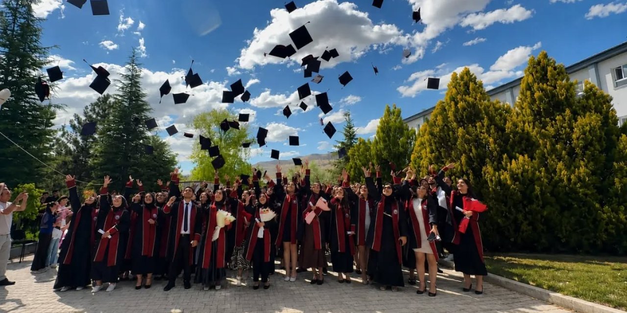Gürün MYO’da mezuniyet heyecanı yaşandı