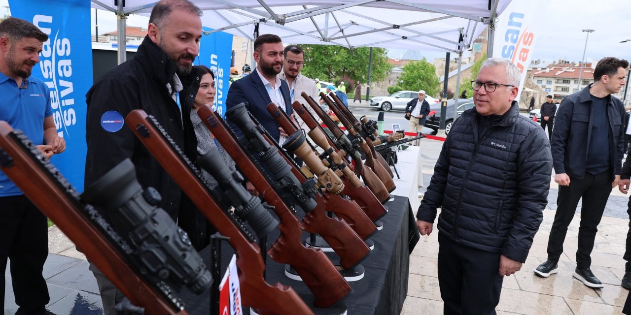Sivas'ta jandarma stantları ilgi gördü