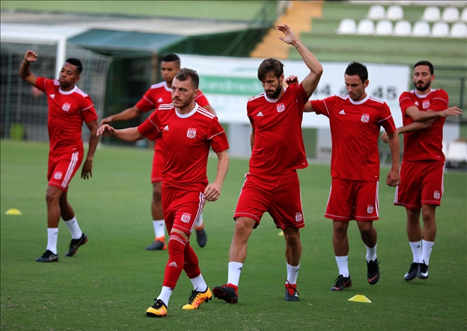 SİVASSPOR, TOPBAŞI YAPIYOR