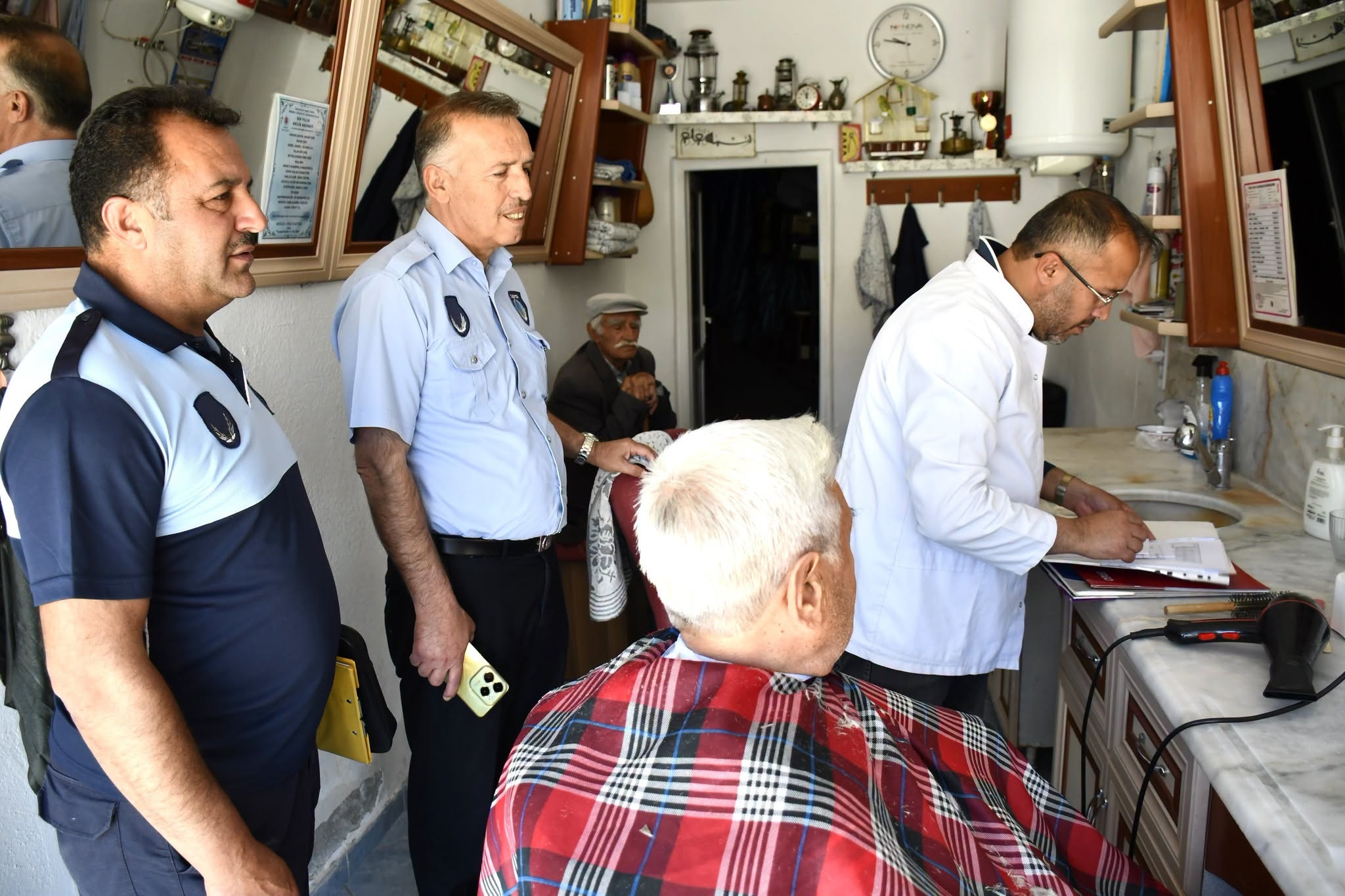 Sivas'ta berber ve kuaförlere yakın takip