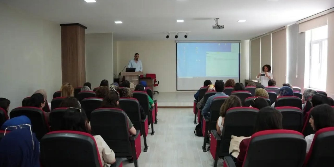 Geleceğin hemşireleri mezunlarla buluştu