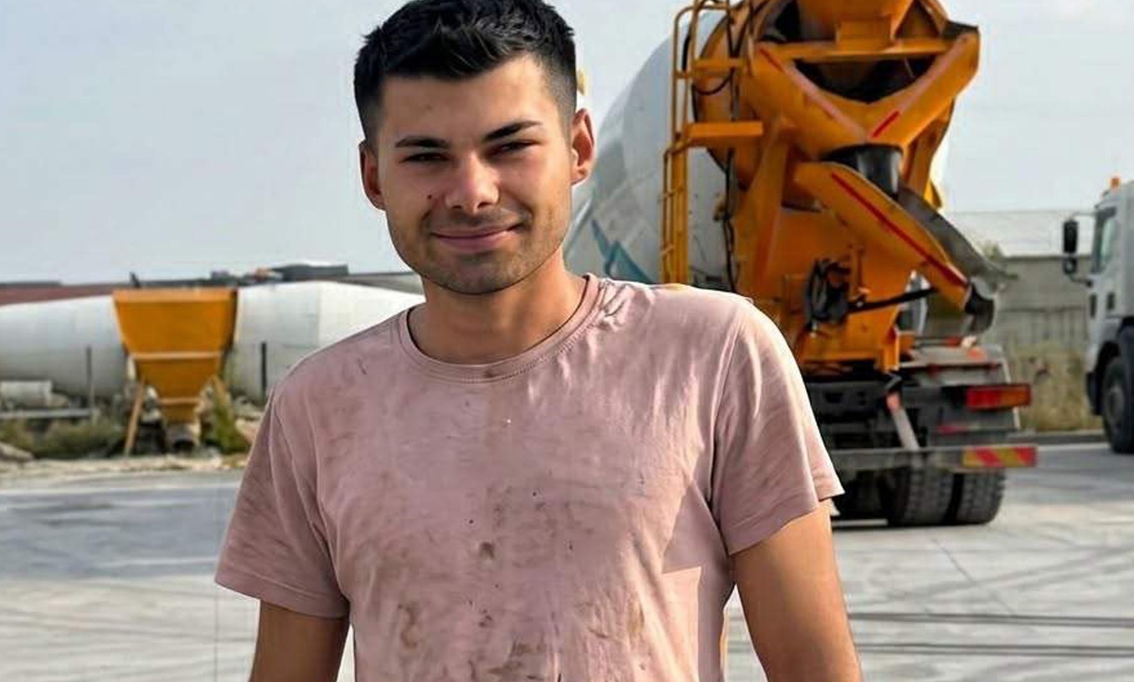 Beton karıştırıcıya giren işçi feci şekilde can verdi
