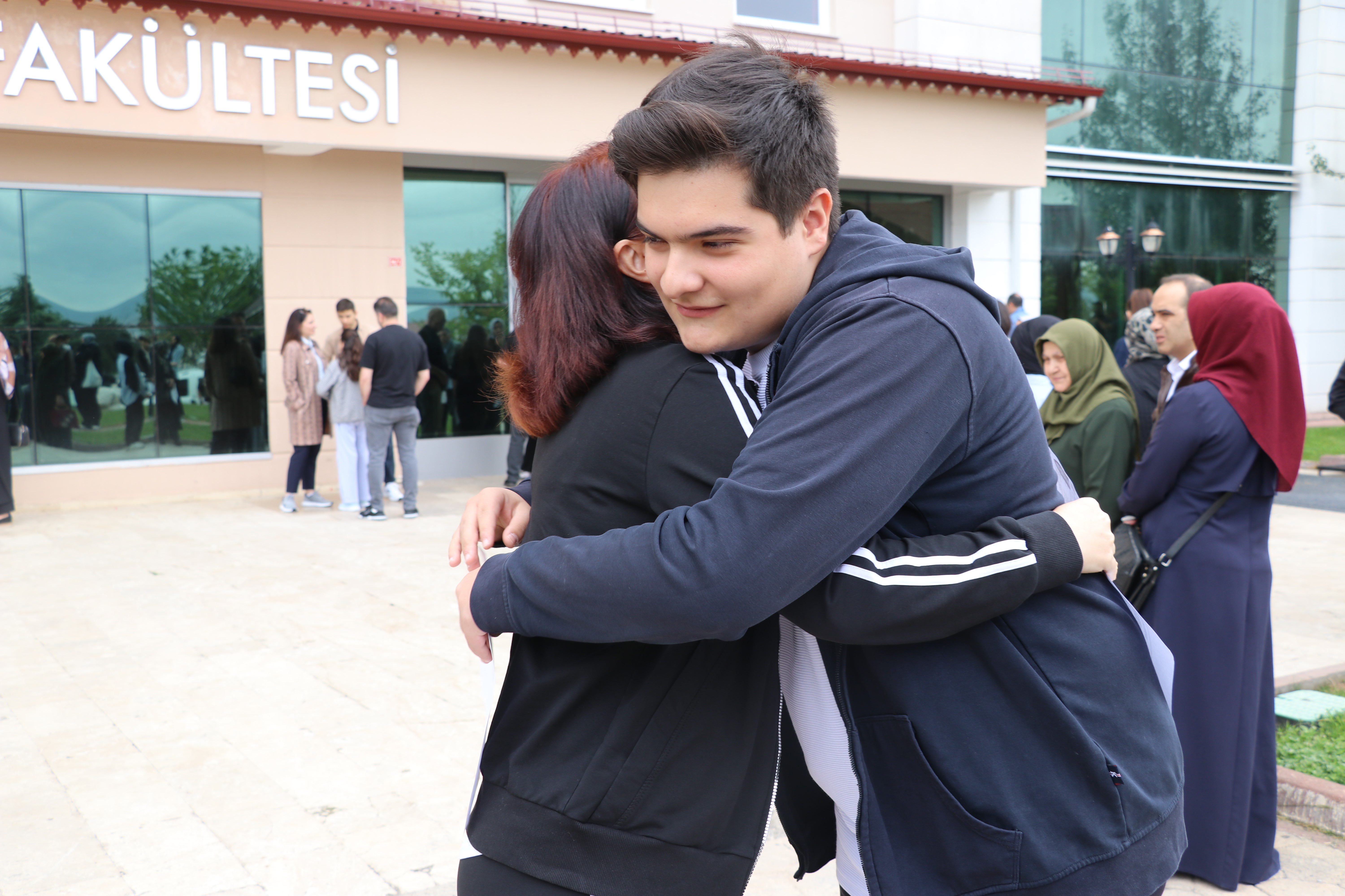 Sivas'ta anne ve oğlu aynı okulda YKS’ye girdi