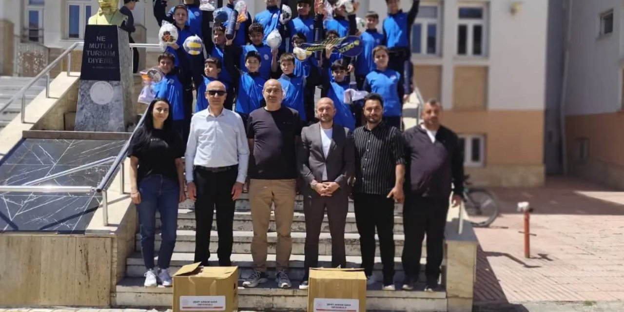 Sivas'ta okul sporlarına malzeme desteği