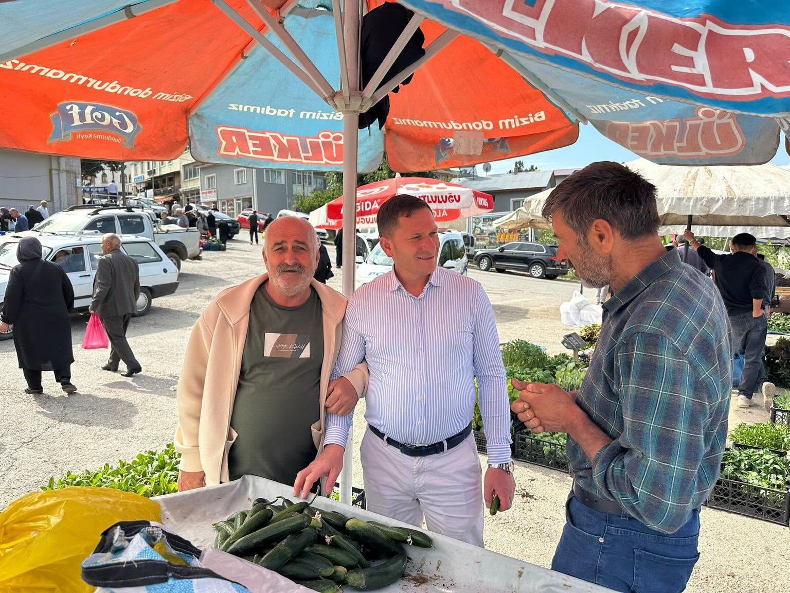 Başkan Karakullukçu’dan pazar esnafına ziyaret