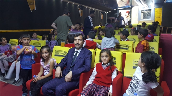 SİNEMA ÖĞRENCİNİN AYAĞINA GETİRİLDİ