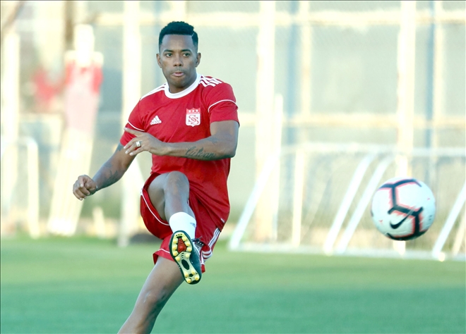 YILDIZLAR ZİRVEYE YERLEŞTİ