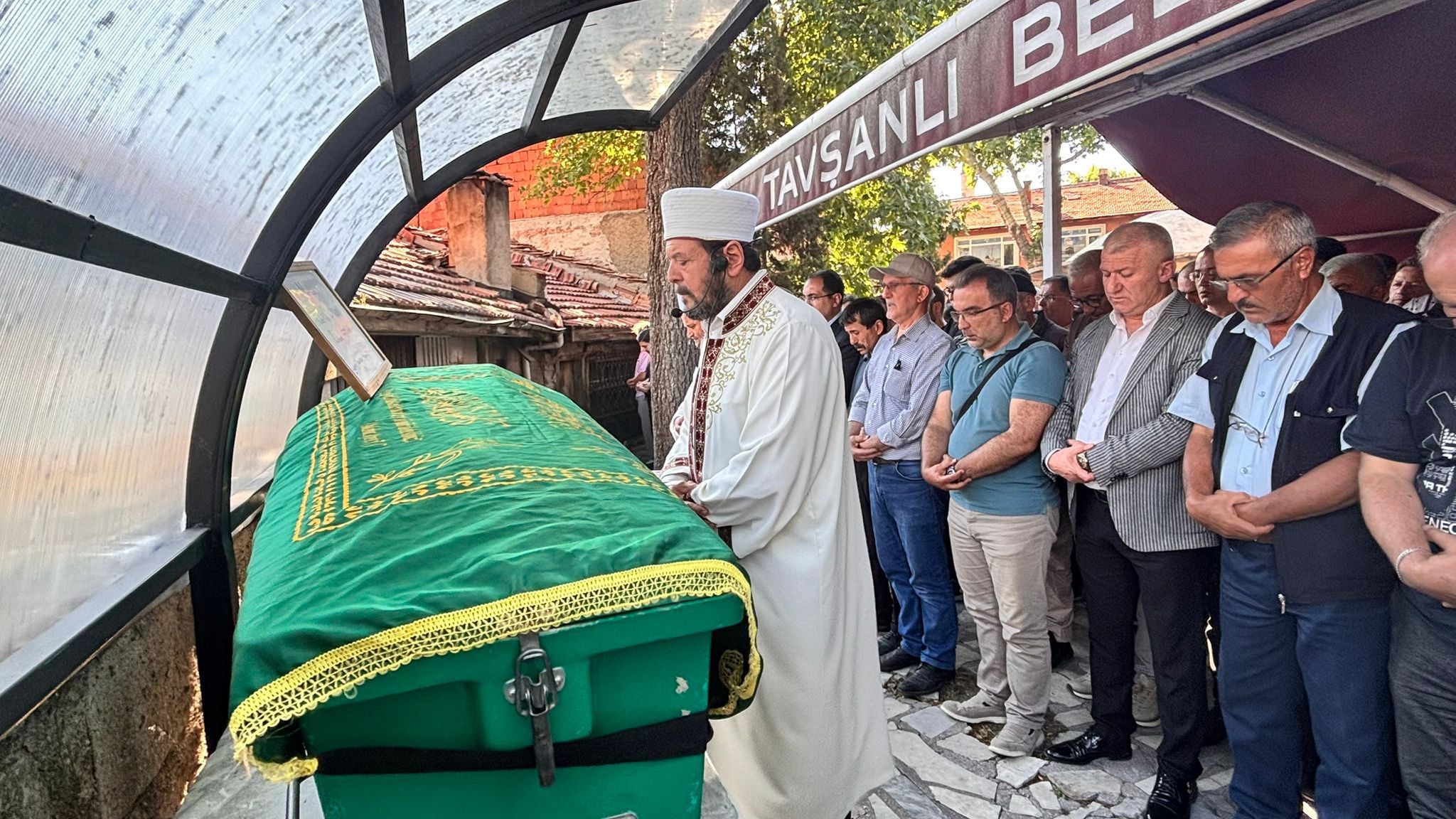 Sivas'ta ölü bulunan genç tekniker gözyaşlarıyla uğurlandı