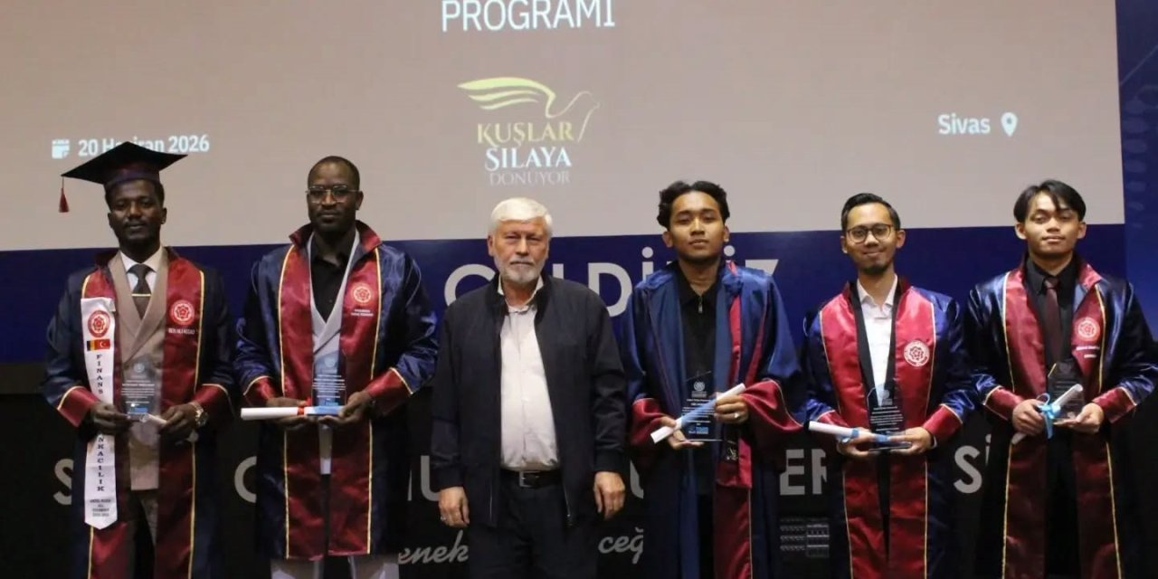 Sivas'ta uluslararası öğrencilerin mezuniyet coşkusu