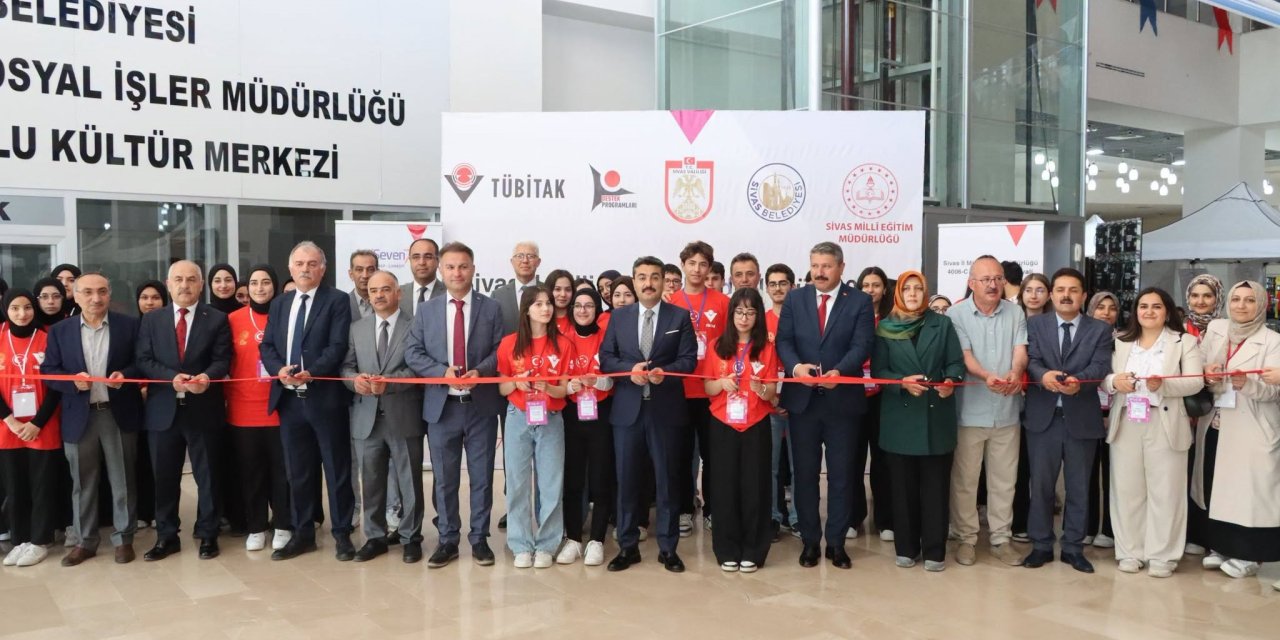 Sivas'ta öğrenciler bilimle buluştu