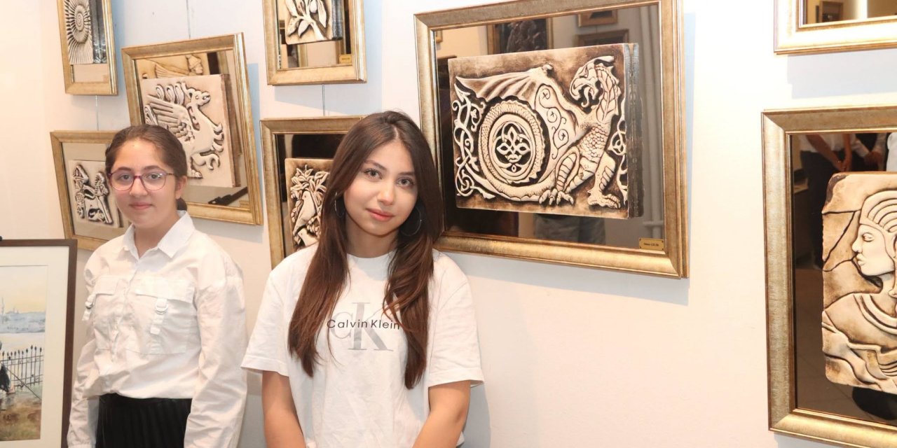 Sivas'ta öğrencilerin eserleri sanat şöleni sundu