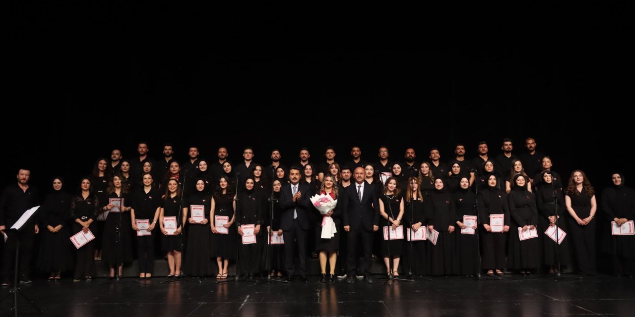 Sivas'ta aday öğretmenlerden sahnede unutulmaz performans