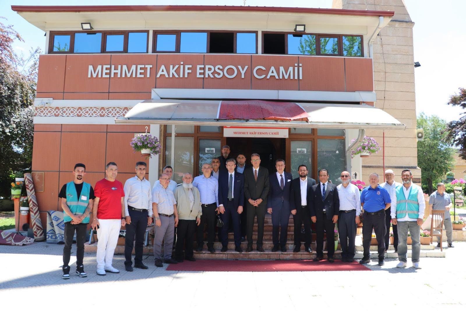 Sivas'ta camileri hükümlüler temizliyor