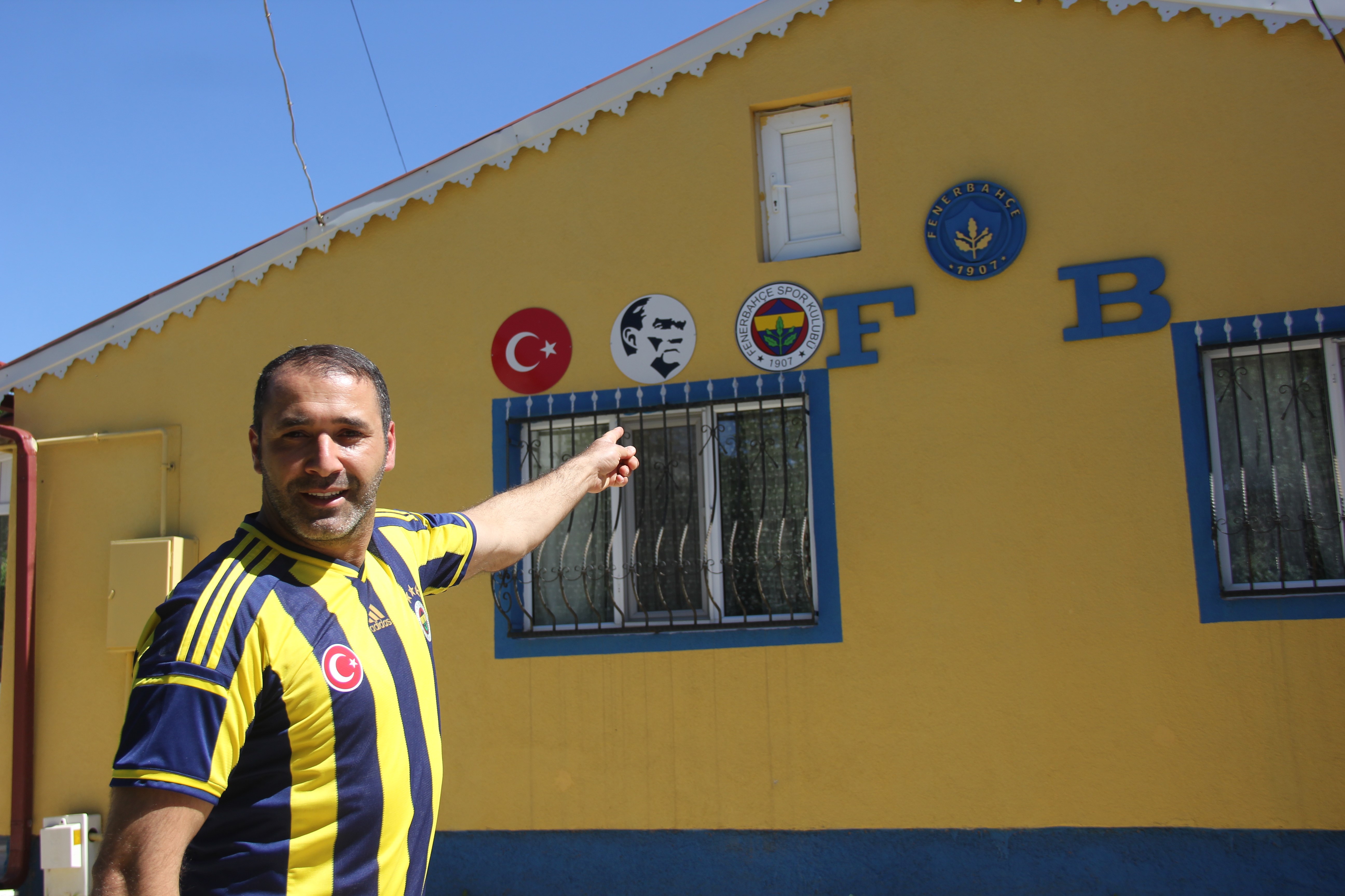 Sivas'ta Fenerbahçe aşkı evin cephesine yansıdı