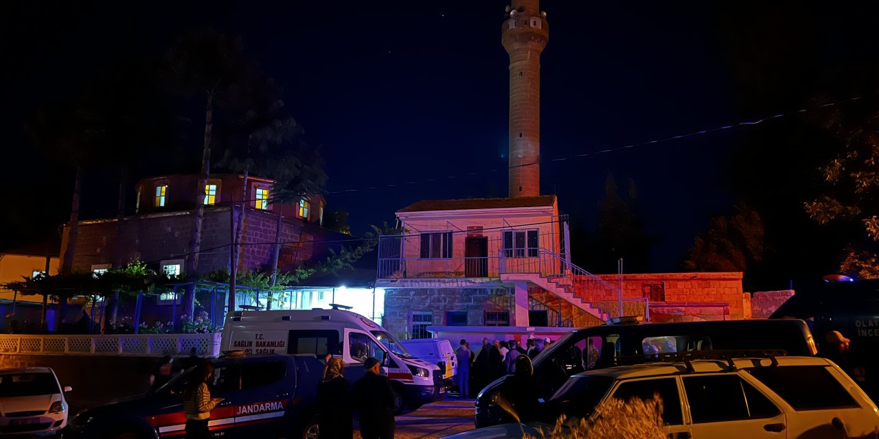 Camide vahşet: 2 kişiyi öldürdü