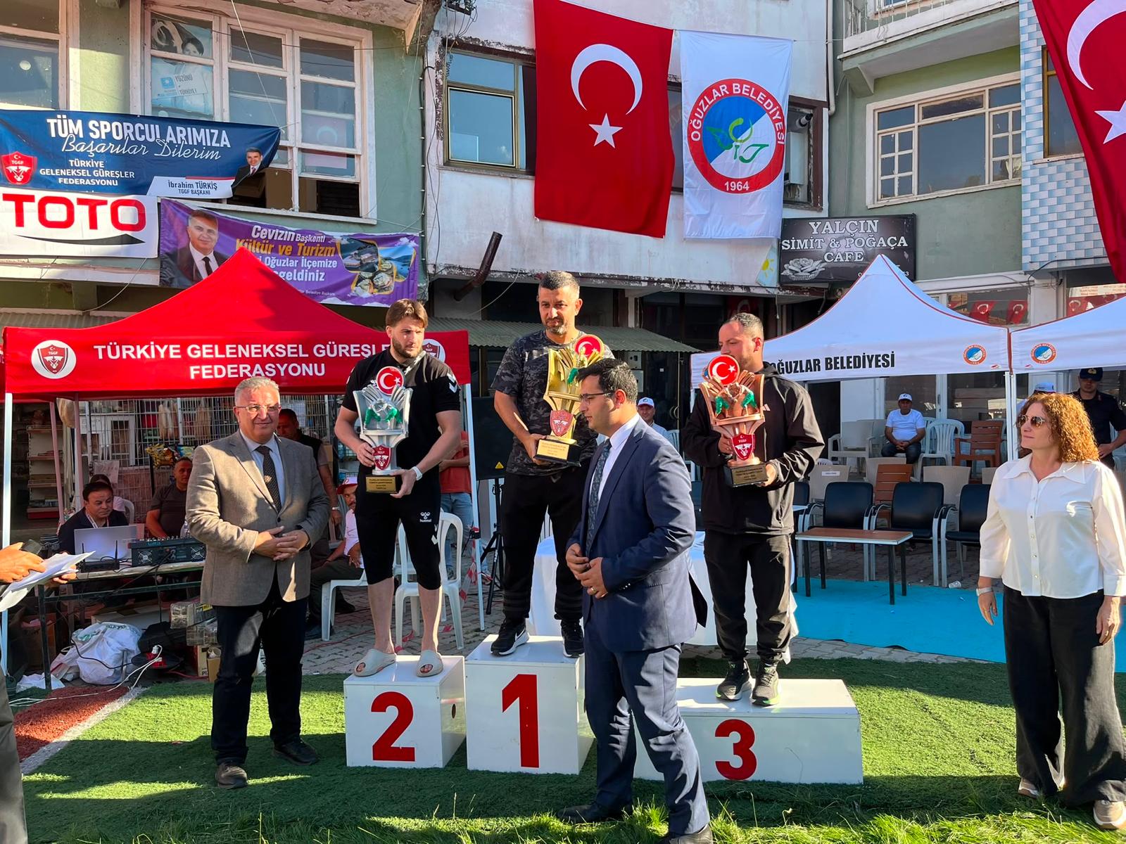 Sivaslı pehlivanlar madalyalara ambargo koydu