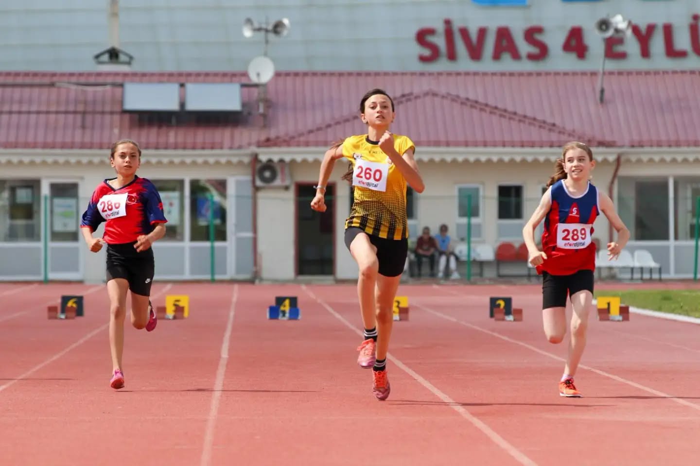 350 sporcu Sivas’ta yarıştı