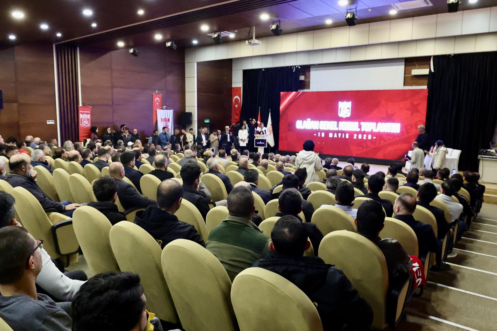 Sivasspor’da kritik kongre öncesi sessizlik
