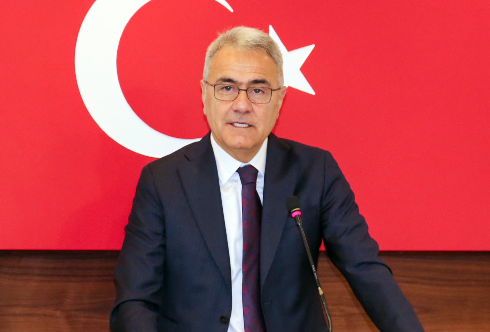 Zeki Özdemir’den ihracatçı firmalara övgü