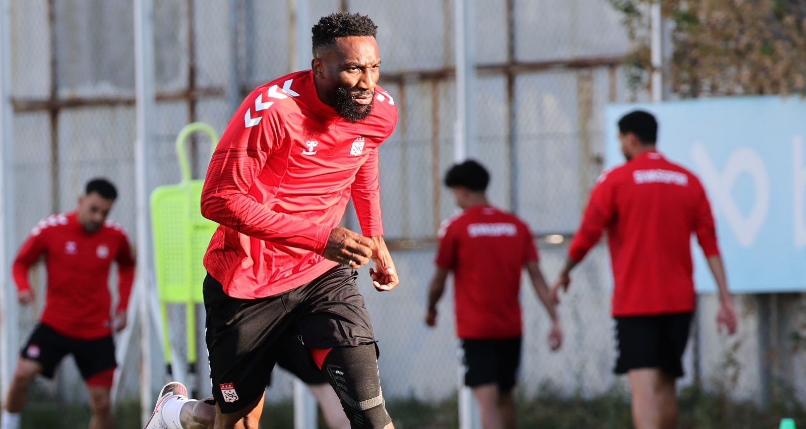 Sivasspor’da ayrılık ihtimali: Aaron’a talip çok