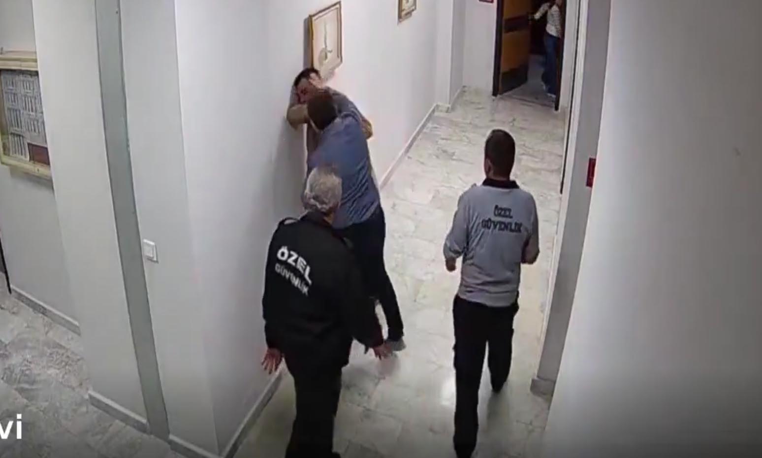 Sağlık çalışanını darbeden müdür açığa alındı