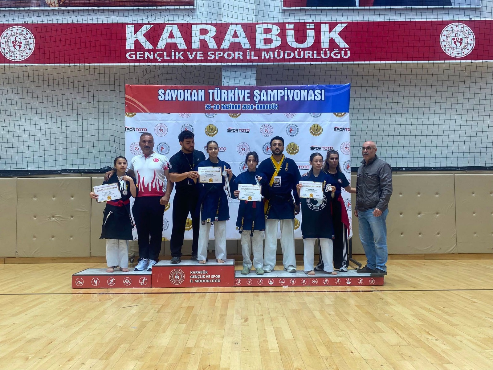 Sivaslı sporcular kürsüyü boş bırakmadı
