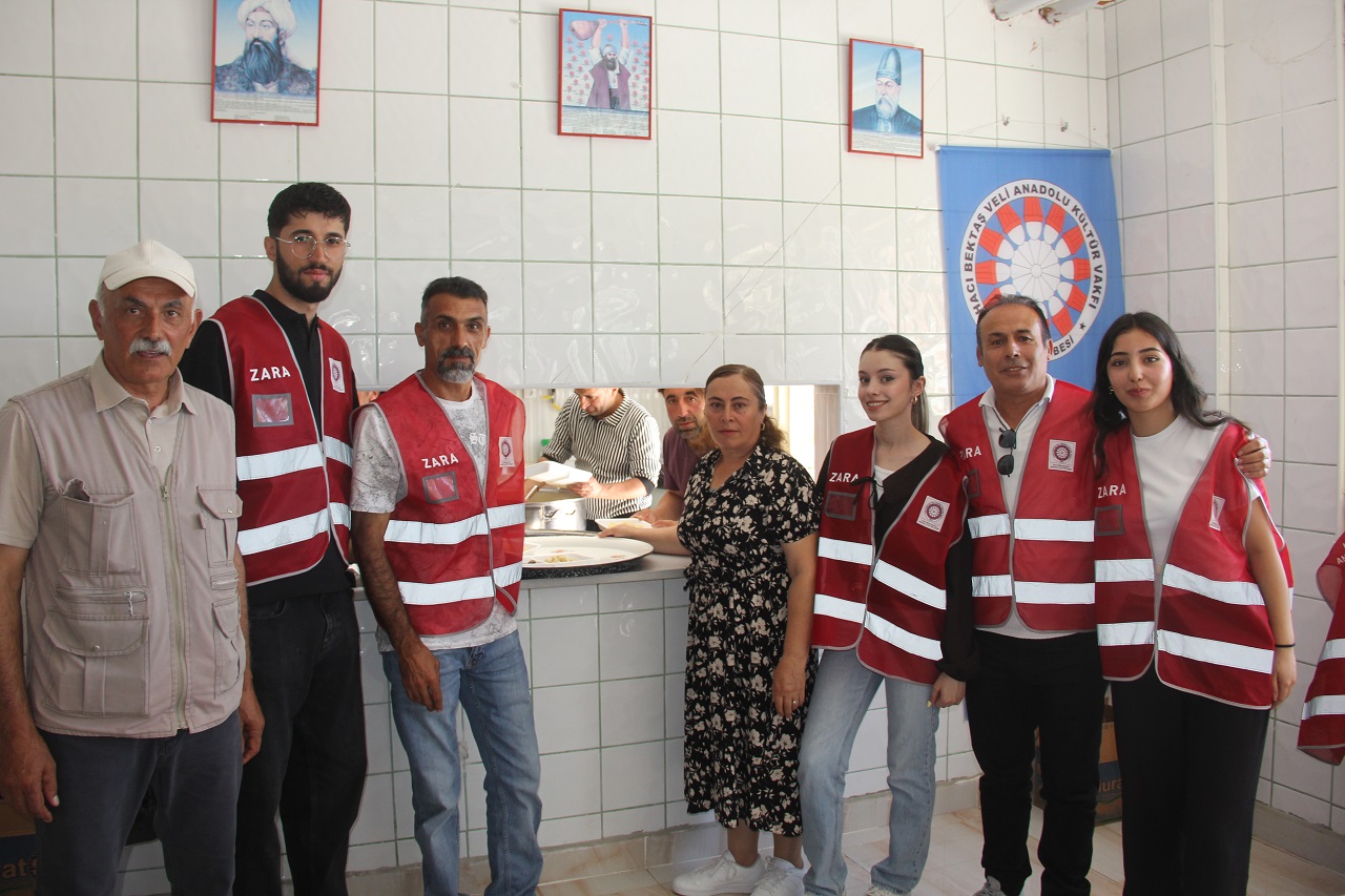 Zara’da vatandaşlara aşure ikramı