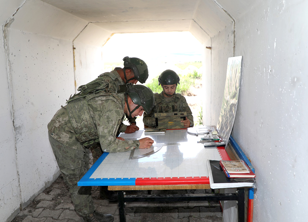 Mehmetçikten Kars'ta ağır silah atışı